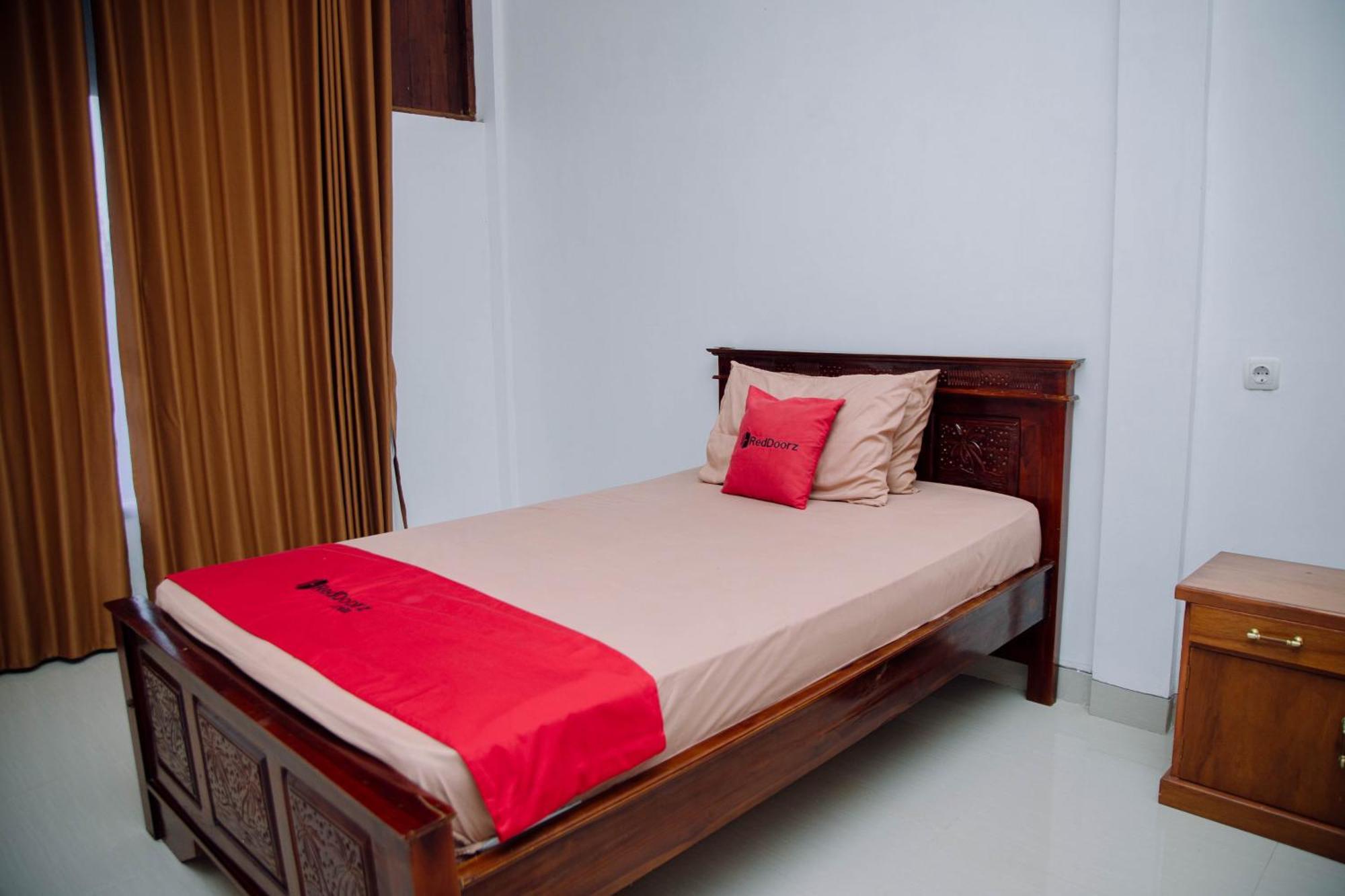 Reddoorz At Villa Bukit Senyum Lombok Kuripan  Exterior foto