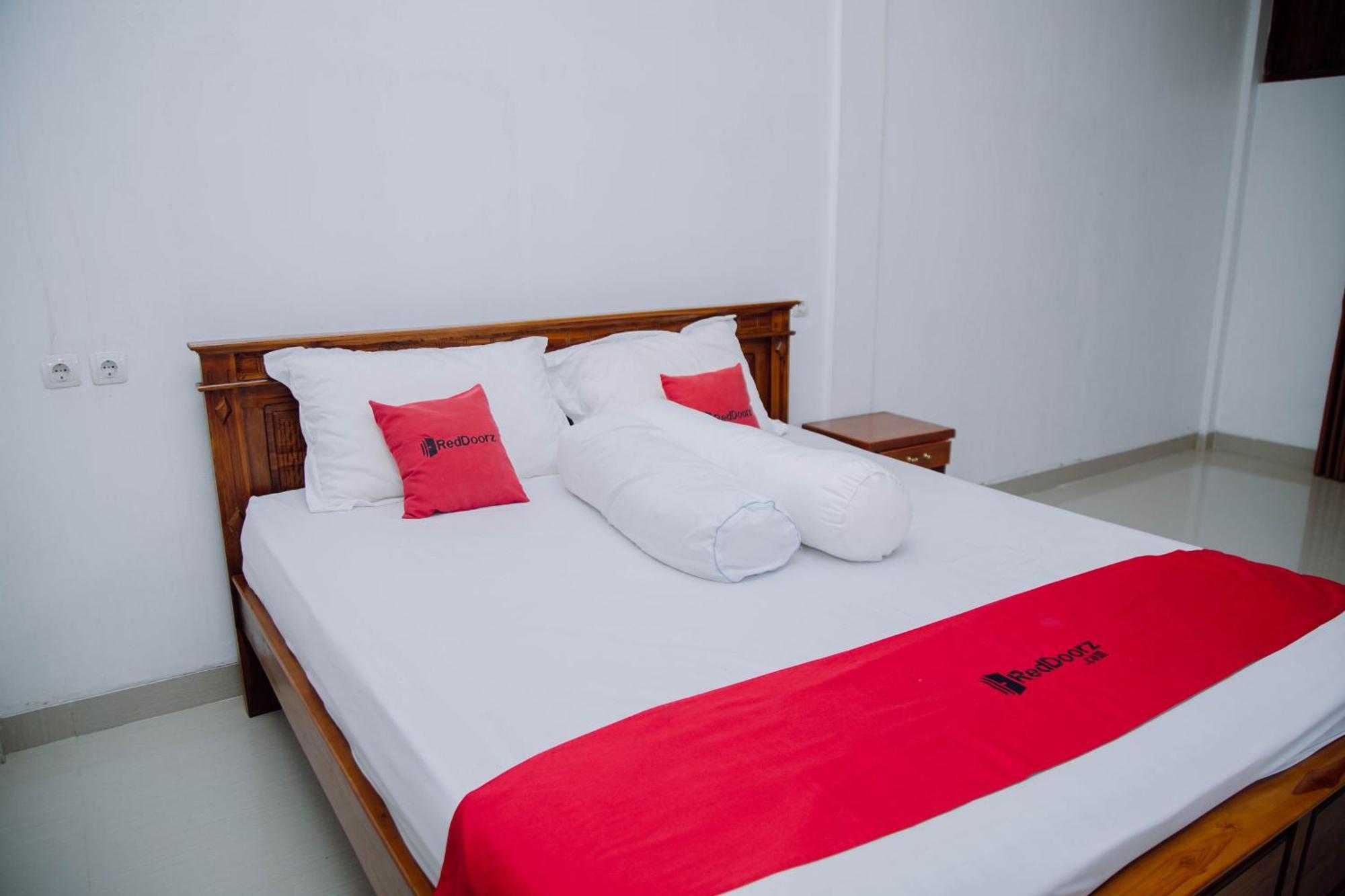 Reddoorz At Villa Bukit Senyum Lombok Kuripan  Exterior foto