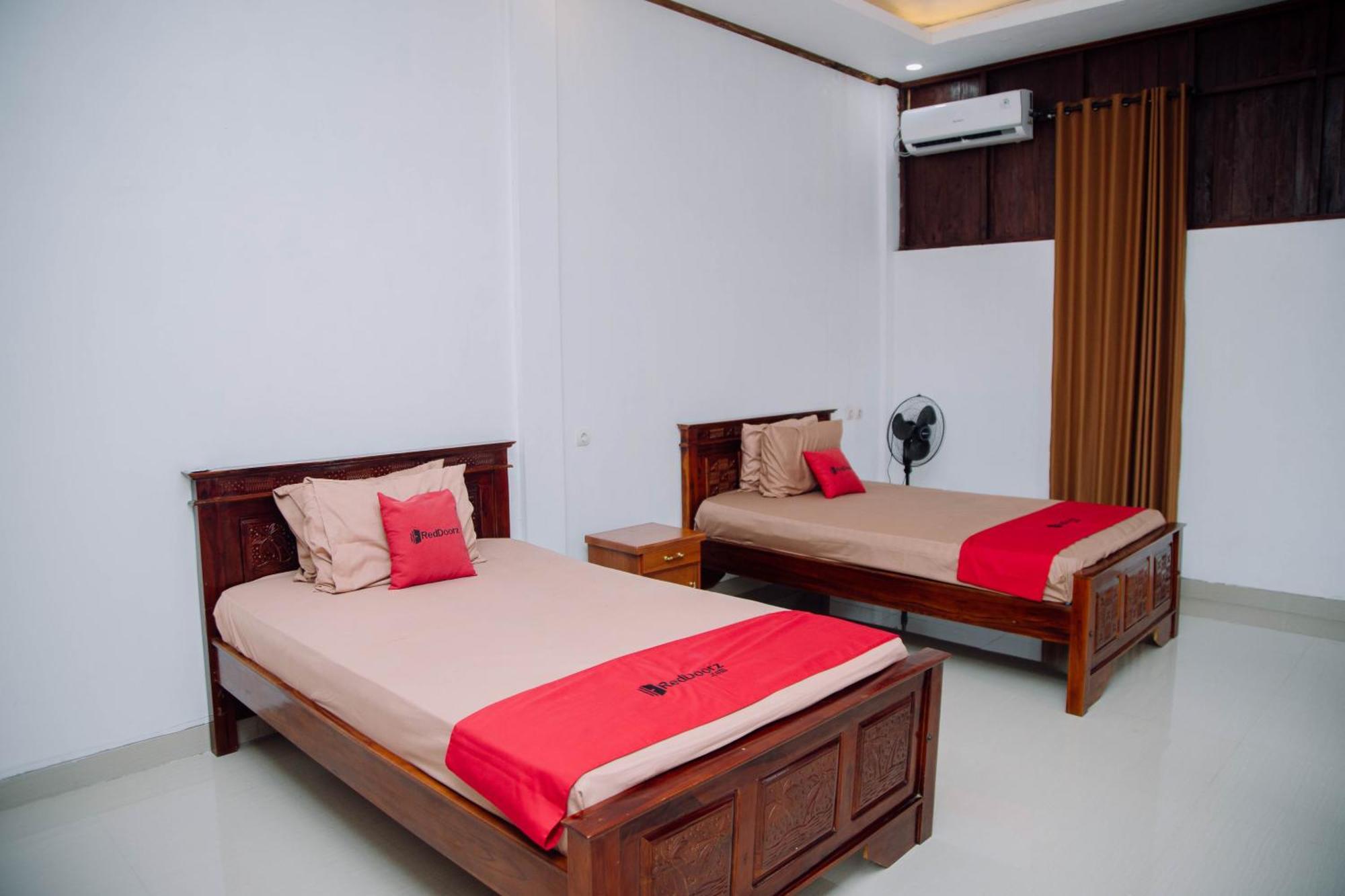 Reddoorz At Villa Bukit Senyum Lombok Kuripan  Exterior foto