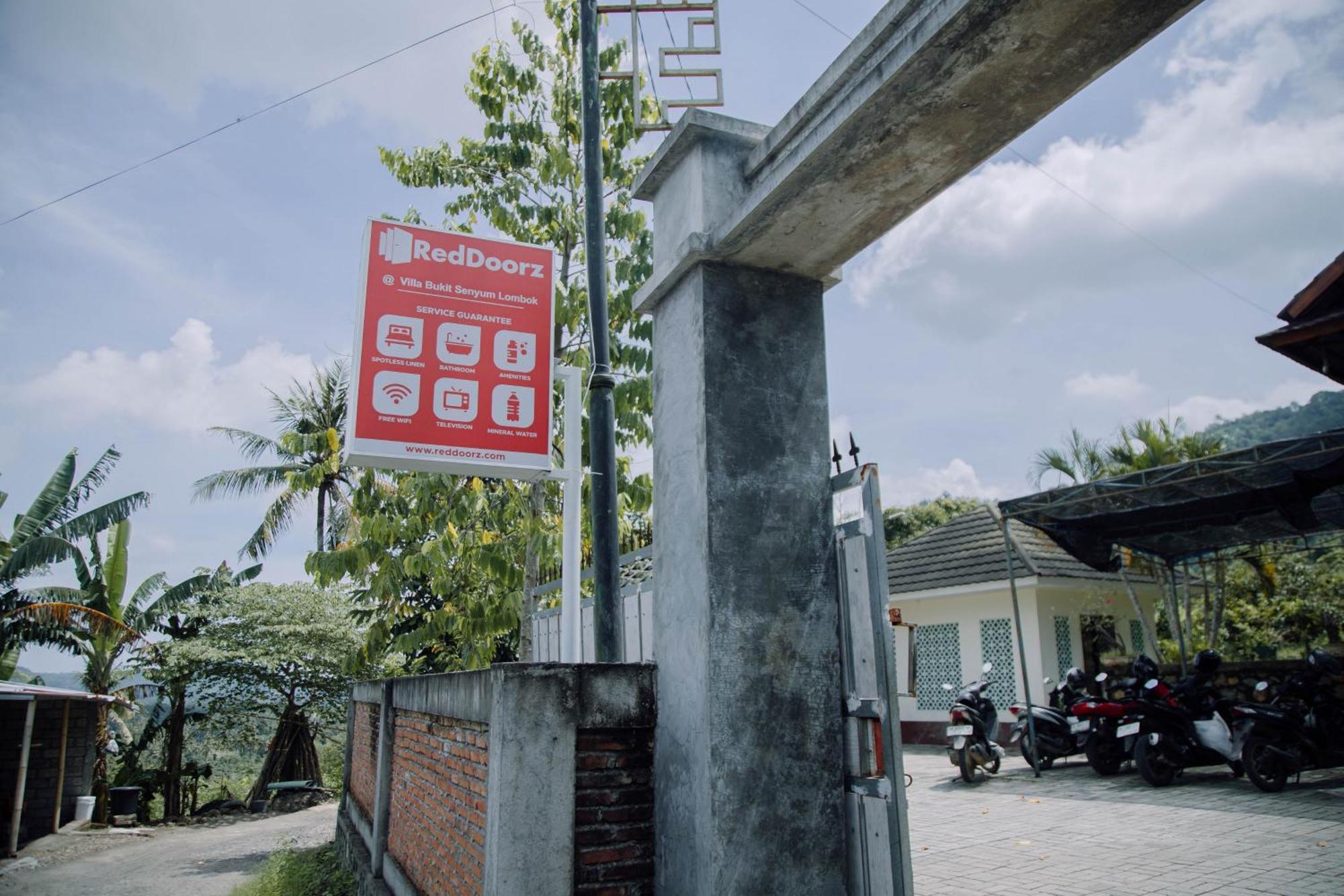 Reddoorz At Villa Bukit Senyum Lombok Kuripan  Exterior foto