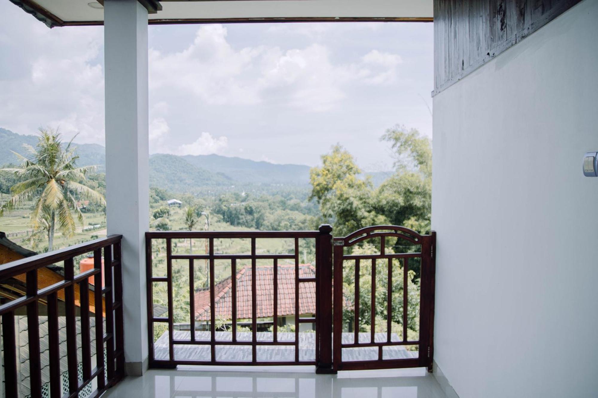 Reddoorz At Villa Bukit Senyum Lombok Kuripan  Exterior foto